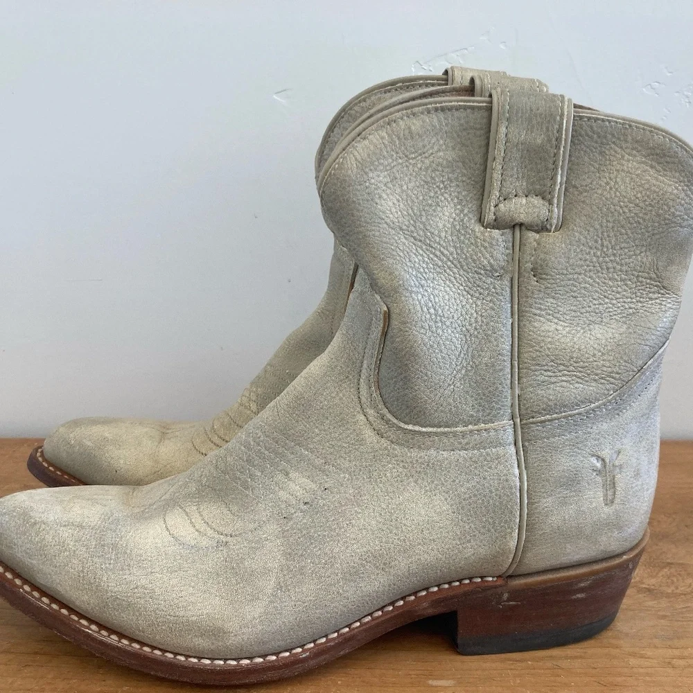 Frye Billy Short Cowboy Boot Size 9B Silver/Cream - Picture 3 of 8